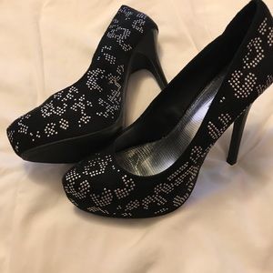 Black and silver Pumps
